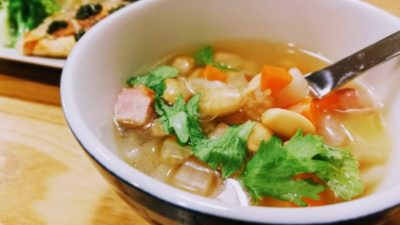 大豆とセロリ、ベーコンの野菜スープレシピ